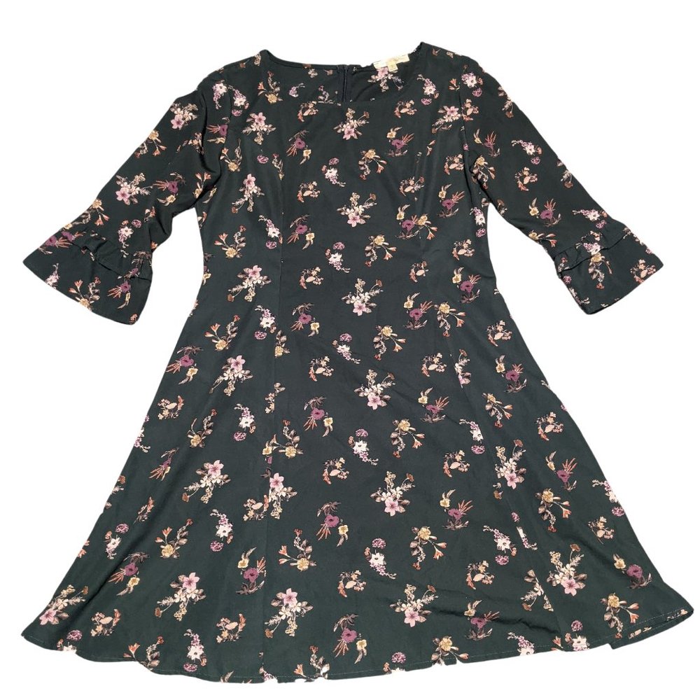 Cute green floral dress! 🌸